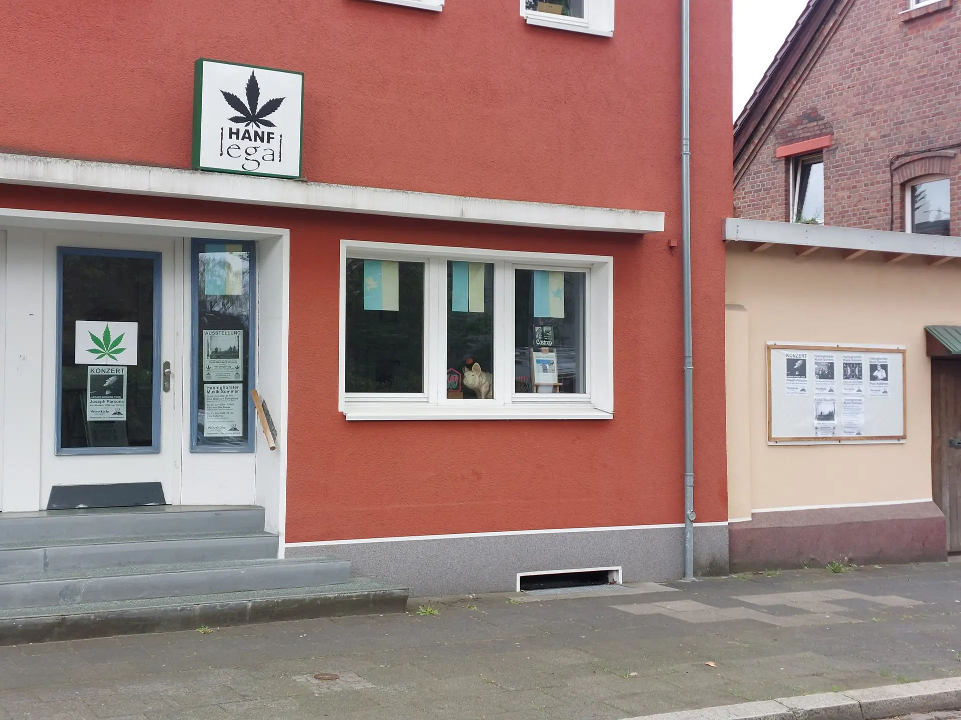 Außenansicht der Hanf-Legal-Galerie von Save the Planet in Castrop-Rauxel